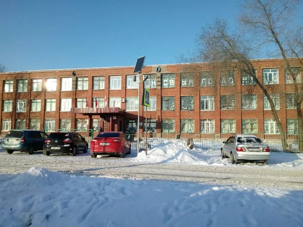 Школа 22 омск. Школа 22 омск. Учитель в школе. Ул герцена омск школа. Партсъезда.