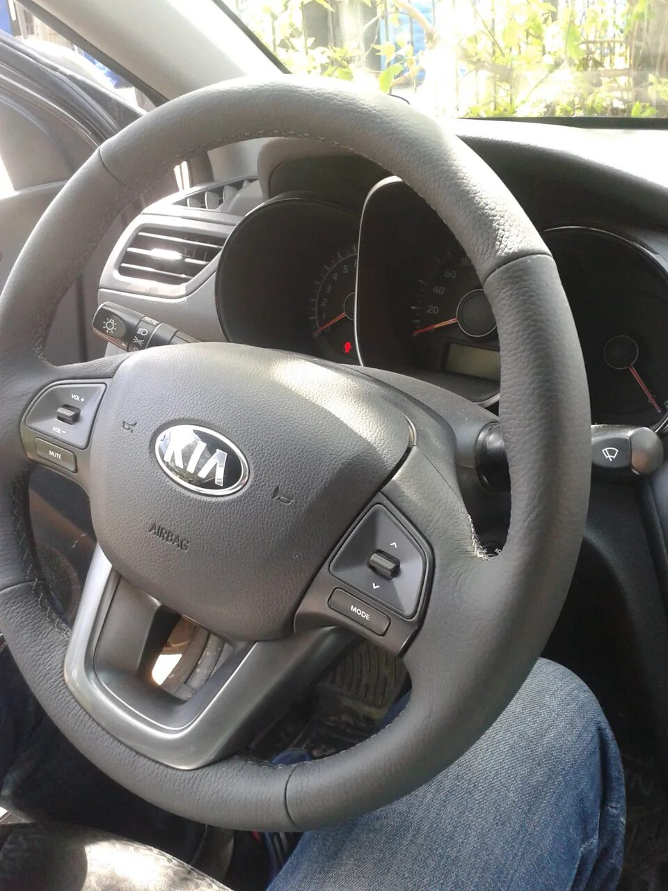 Как снять руль кия рио 3 Перетяжка руля Kia Rio 3 натуральной кожей АВТОТОЧКА интернет-магазин автотю