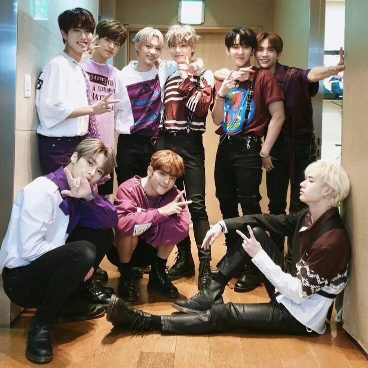Stray kids эра miroh. Stray kids venom обложка. Tickling stray kids. Tickling stray kids. Кпоп стрей.