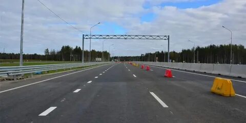 Вдоль прямого участка дороги поставили 4