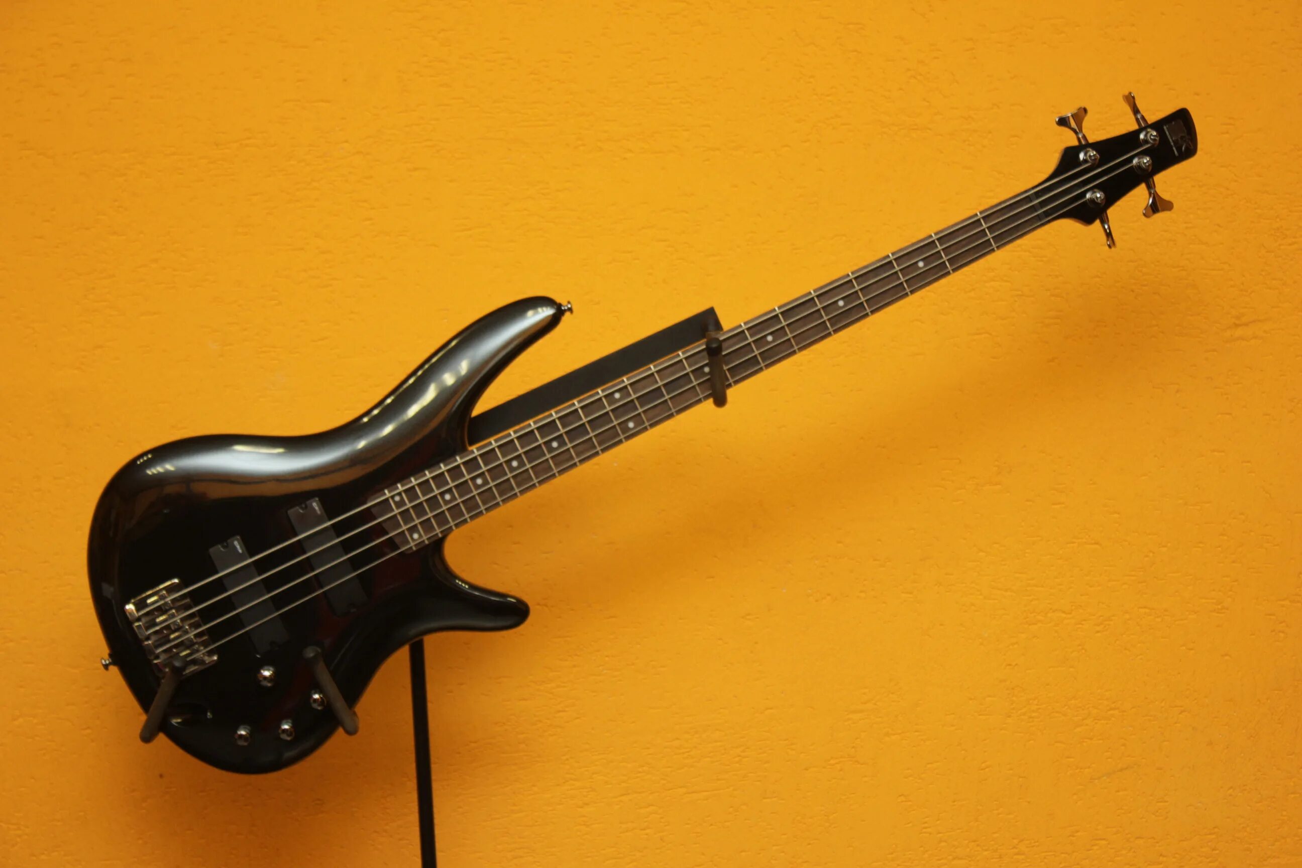 Бас гитара б у. Ibanez sr300l. ibanez sr521. бас-гитара ibanez sr750.