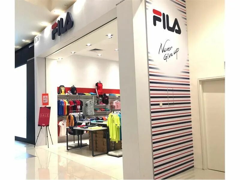Производители спортивных товаров. Шоурум fila. Магазин фила. Магазин спортивной обуви. Фила магазин в москве.