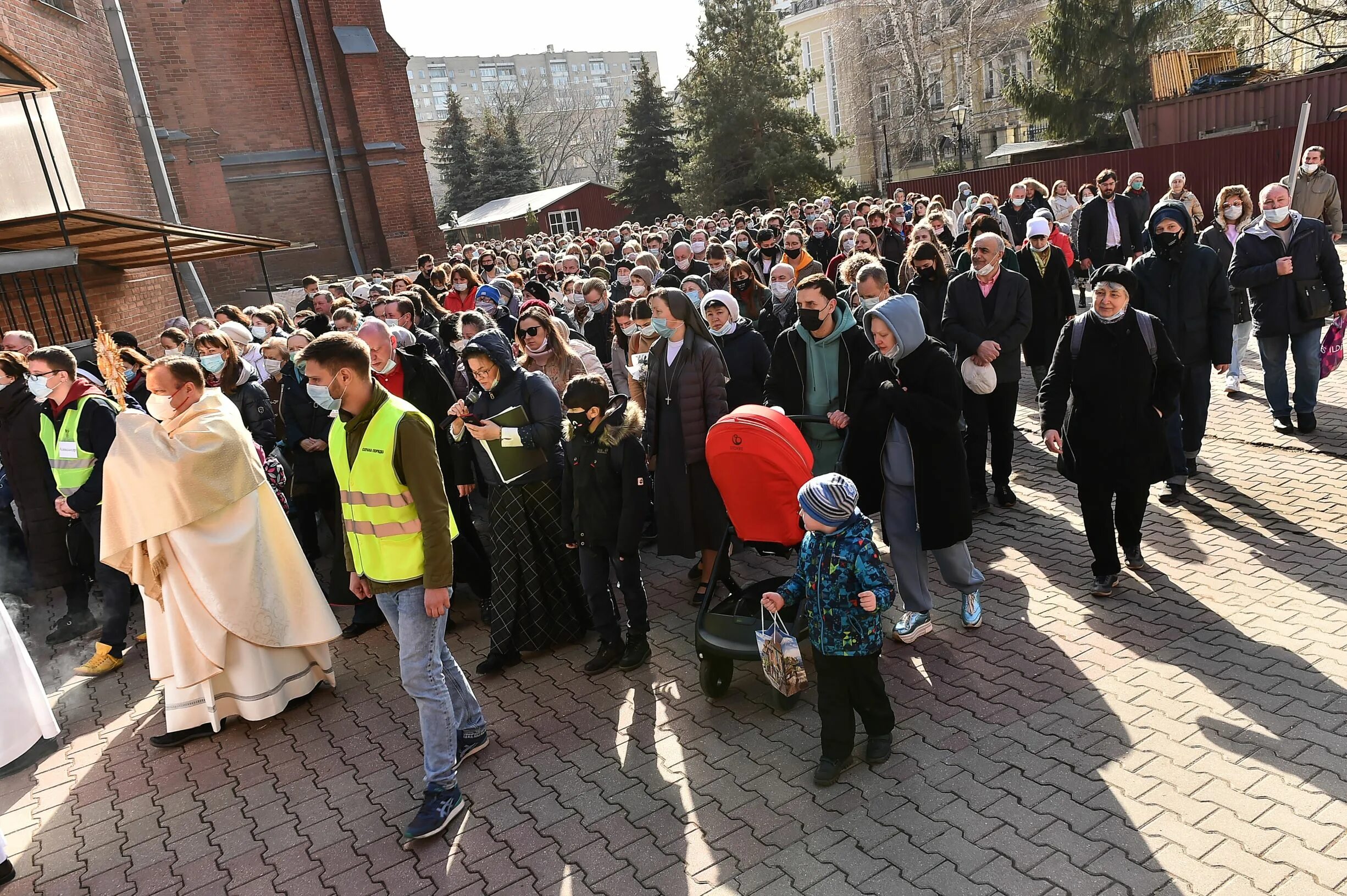 Католическая пасха в 2024 почему так. Католическая Пасха в Москве. Пасха Непорочного зачатия Пресвятой Девы Марии Москва Пасха. Католическая армянская Пасха. Пасха в Ереване 2020 году.