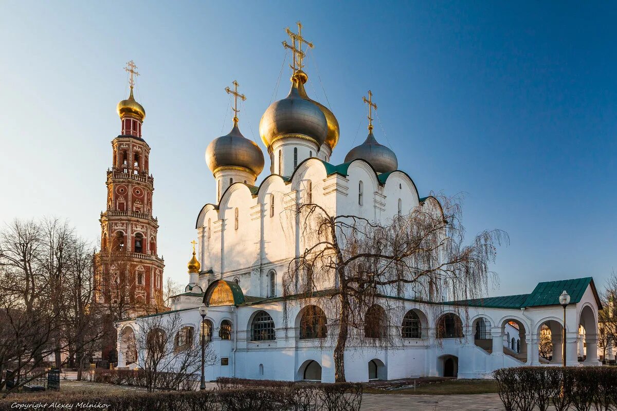 Смоленском соборе новодевичьего монастыря. Смоленский собор новодевичьего монастр. смоленский собор новодевичьего монастыря 1524 1598. смоленского собора новодевичьего монастыря в москве. смоленский собор новодевичьего монастыря 1525.