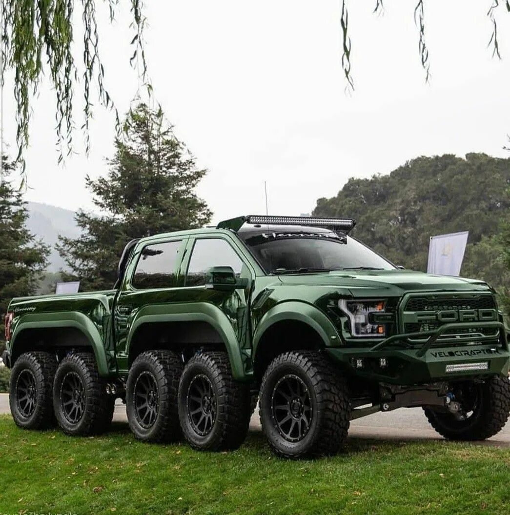 Мощный пикап. Форд ф 150 Велоцераптор. Ford f150 Velociraptor. Ford f-150 Raptor джип. Ford f 150 Raptor Velociraptor 6x6.