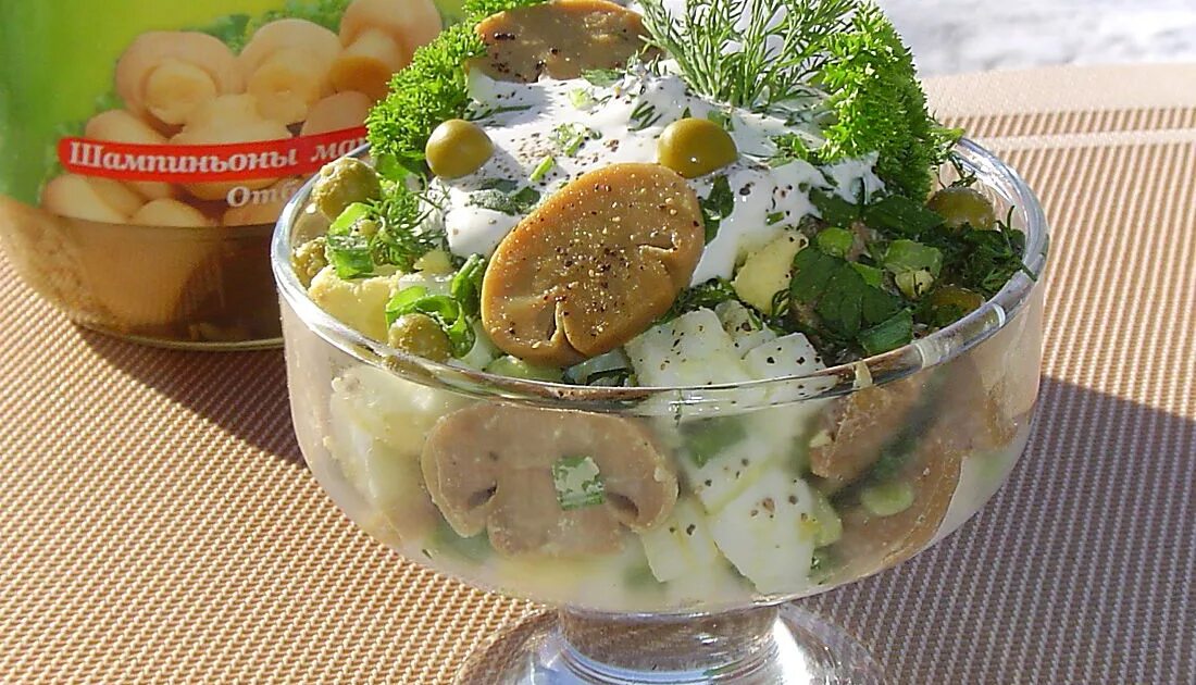 Огурцы пикули семена. Огурцы с шампиньонами консервируемые. Заготовки на зиму салаты. Салат с консервированной шампиньонов. Огурцы с луком на зиму.
