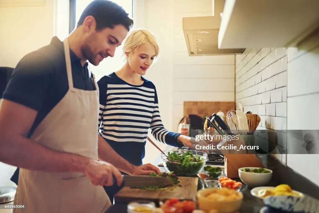 Join cooked lunch then she. Cook the dinner или cook dinner. питание семьи. prepare a meal. i cook lunch.