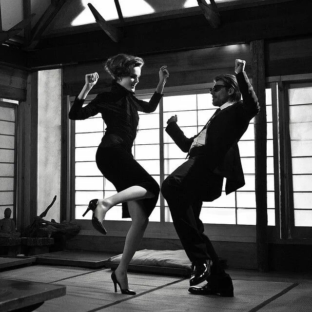 Танец живота спортзале. Девушка танцует. Девушка в движении. Шаг вперед 2 улицы под дождём. Фотосессия танец.