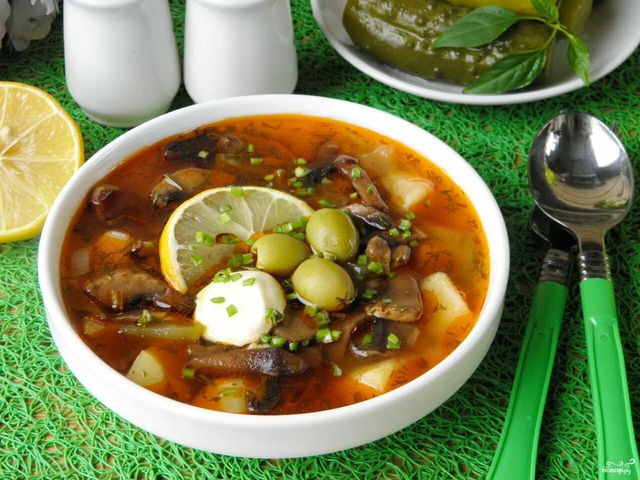 Приготовить солянку сборную мясную с картошкой