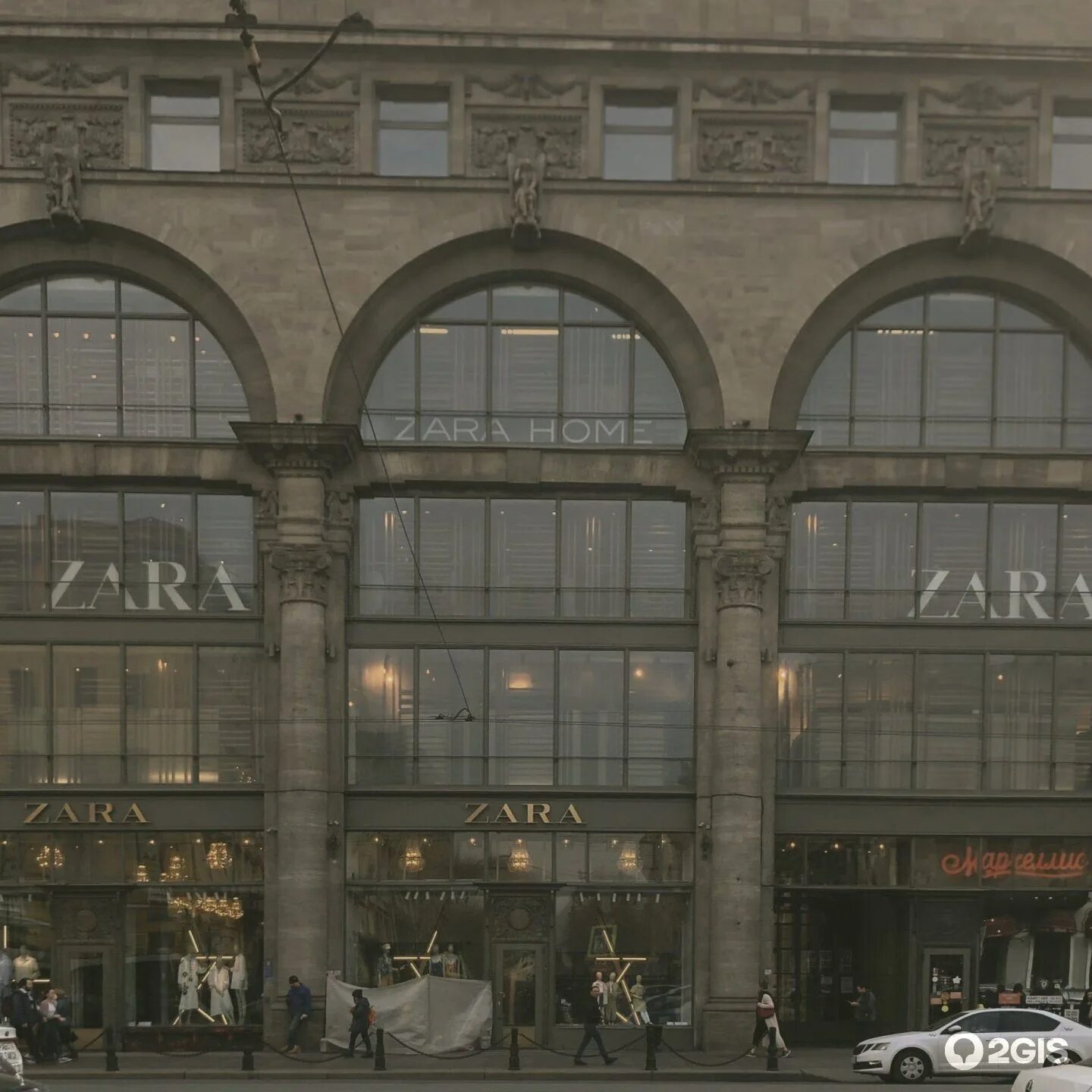 Дом мертенса в санкт петербурге. Дом мертенса невский проспект. zara в питере на невском. торговый дом мертенса архитектор. невский пр 21 дом мертенса.