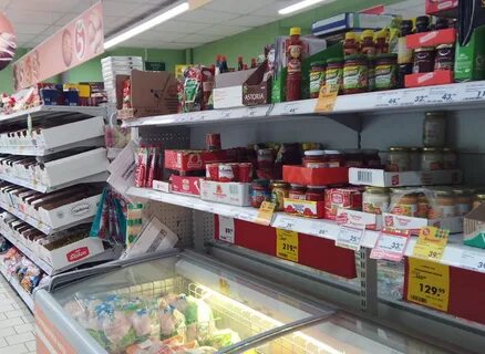 Стоявшей на прилавках магазина