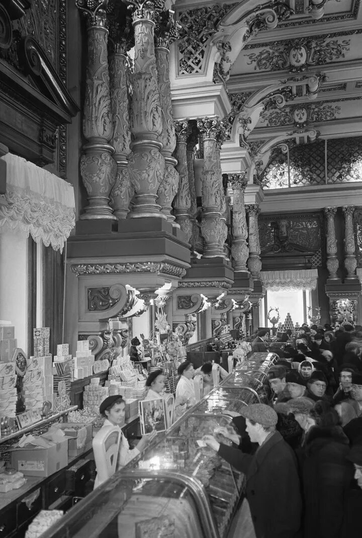 Елисеевский гастроном в москве. Елисеевский гастроном москва ссср. Ярославль елисеевский гастроном. Магазин елисеевский москва 1901. Елисеевский гастроном на тверской в москве.