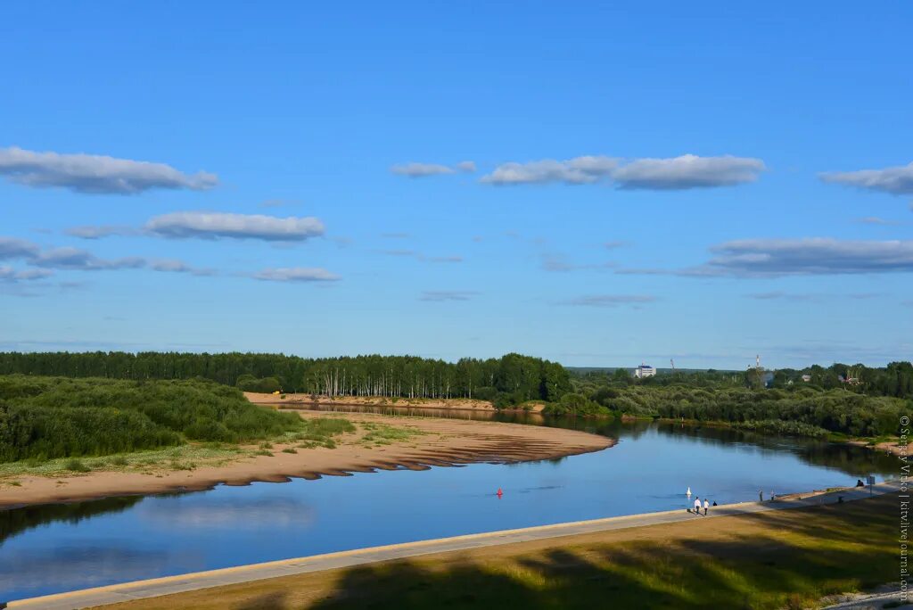 Сыктывкар сысола и вычегда. Коми река сысола. Река сысола в республике коми. Сыктывкар река сысола на пляже. Сыктывкар стоит на реке.