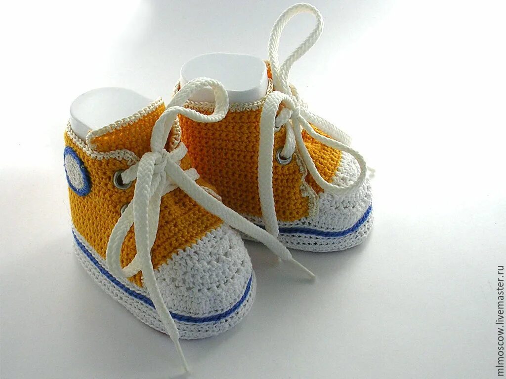 Пинетки кеды киаби. Пинетки кеды бенеттон. Пинетки кеды для новорожденных. Пинетки кеды для новорожденных. Вязаные кроссовки для малышей.