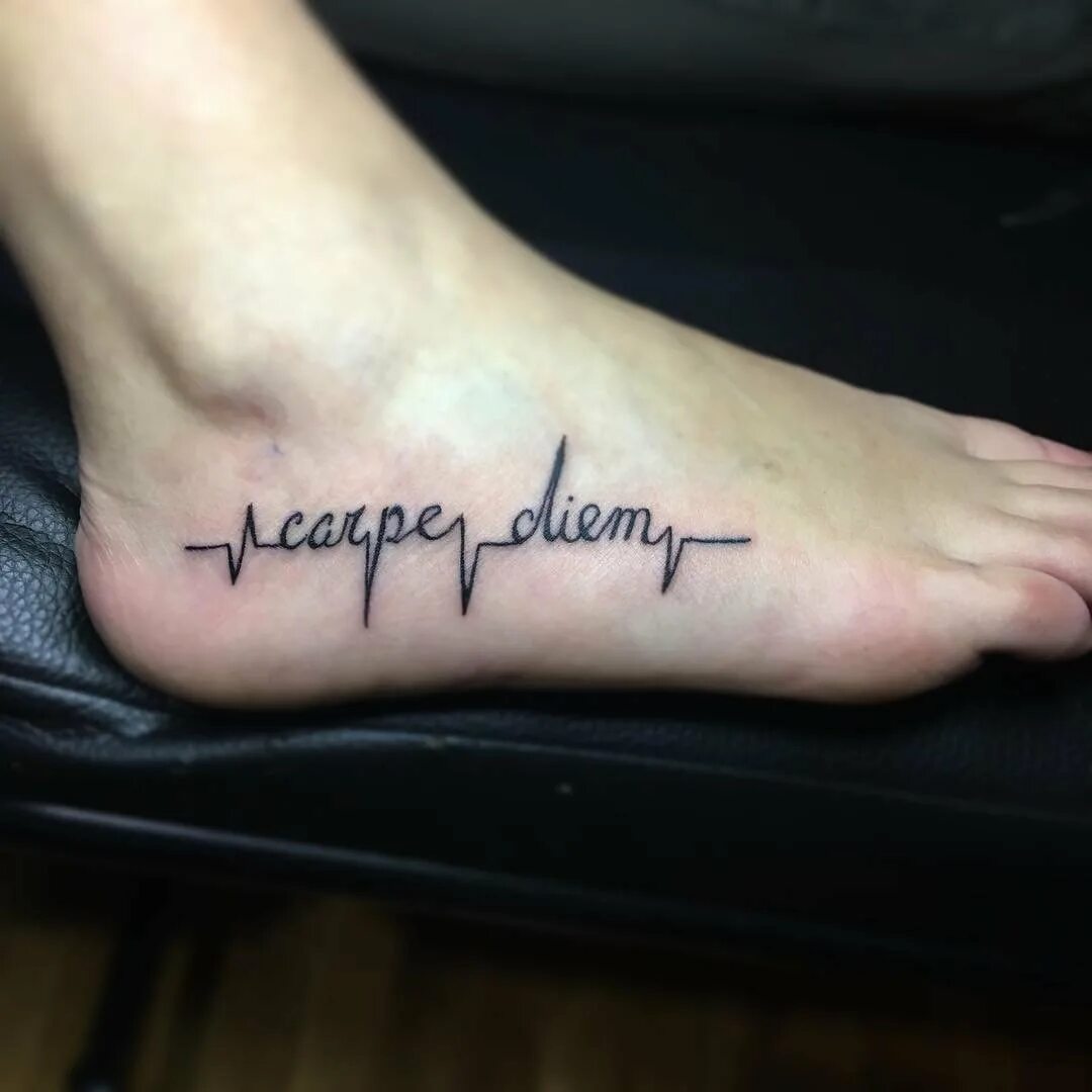 даже на латыни. даже на латыни. тату на руке мужские надписи. даже на латыни. первый среди равных на латыни тату.