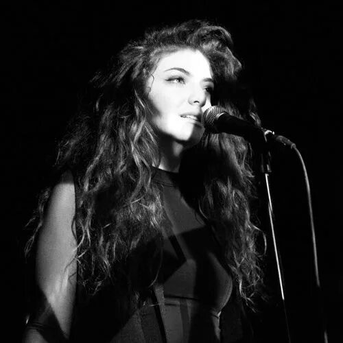 Lorde текст. Lorde певица с белыми волосами.
