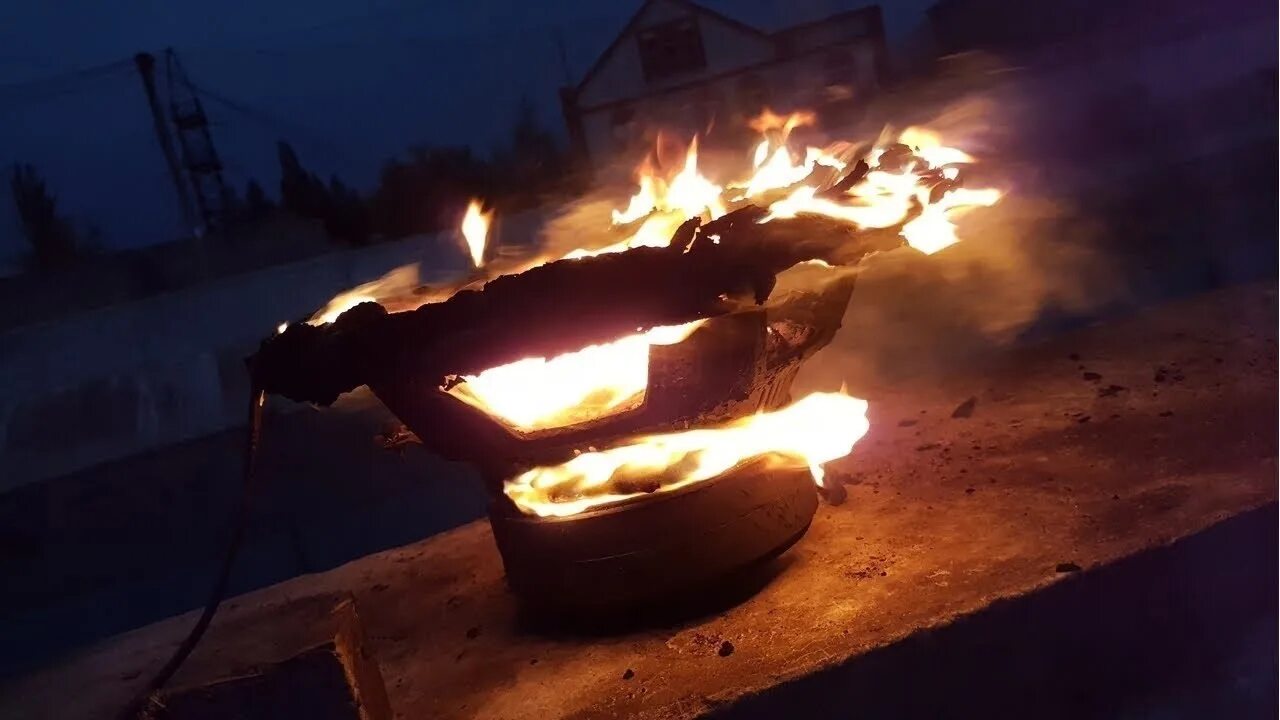 Сгоревший саб. Сгоревший сабвуфер. Сгоревший динамик саба. Горелый сабвуфер. Сгорел сабвуфер