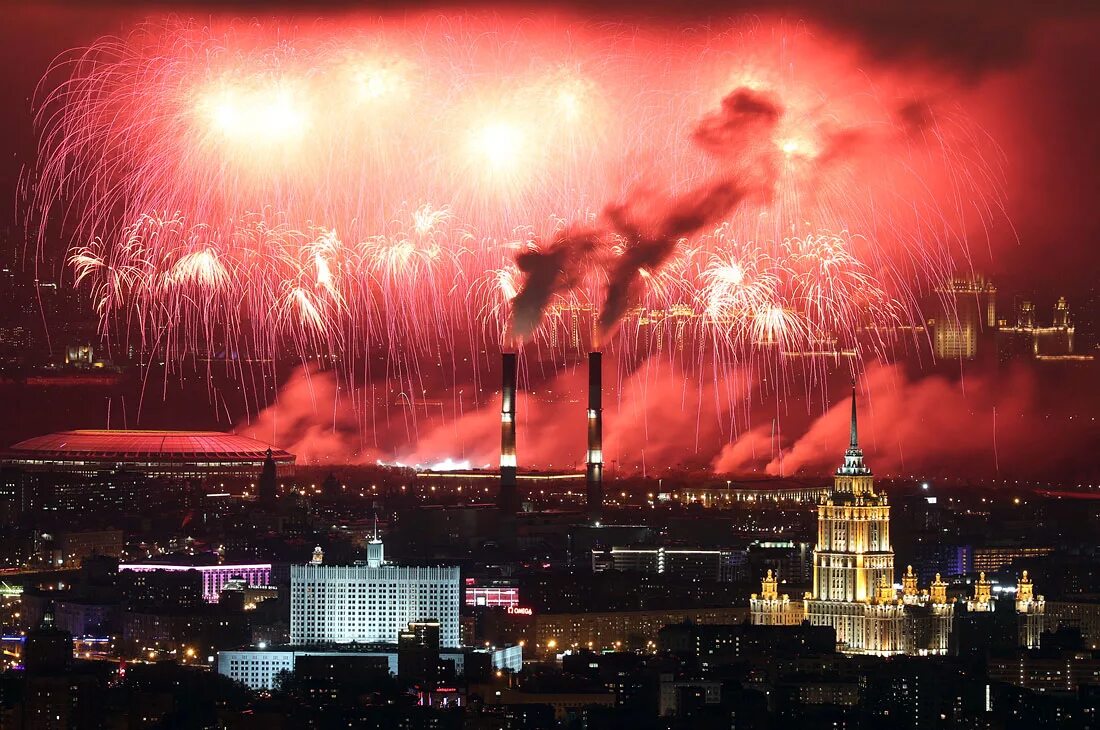 Салют в честь дня победы. Салют Победы в Москве. Салют в честь дня Победы в Москве. Салют 9 мая Москва. Салют день Победы Москва.