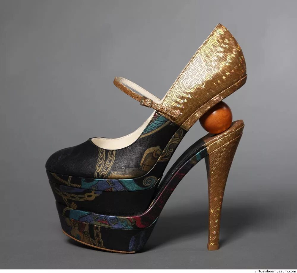 Мир каблуков. Александр маккуин стразы. Мир каблуков. Длинные каблуки. Мир каблуков.