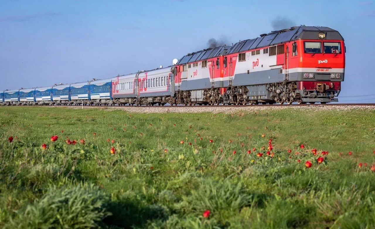 Артезиан станция жд. Саратов ташкент поезд. Железная дорога калмыкия. Вокзал калмыкия. Поезд победы 2022.