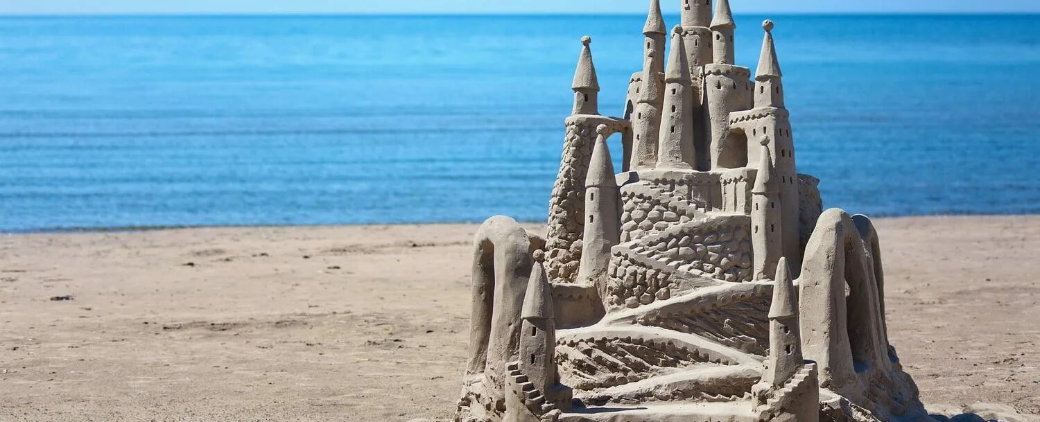 Песочный замок. Замок на песке. Замок из песка. Красивый замок из песка. Sandcastle транскрипция