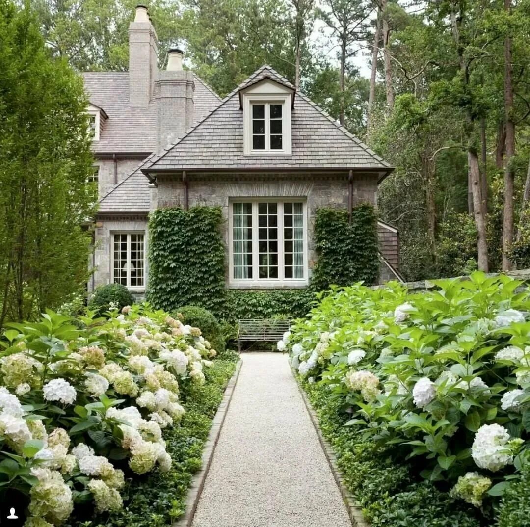 Лучшие дома с садами. Ландшафтный дизайнер Хью Гарден. Английские домики с садом каменный Джейн Остен. Англия деревня кэмбэлфорд ланшадф садов. Кеннеди Макрэ ландшафтный дизайнер.