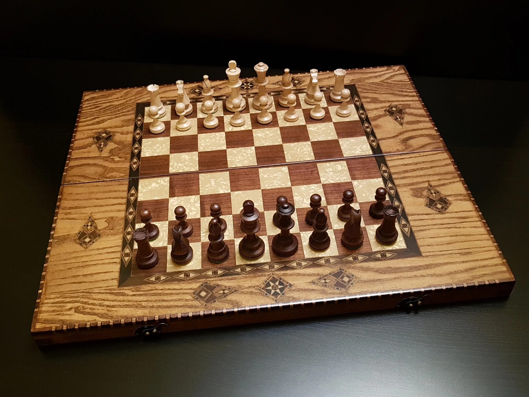 Шахматы madon империя. Шахматы + нарды "модерн 3" 50. Доска шахматы нарды. Шахматы подарочные гамбит красное дерево граб. Шахматы нарды версаче.