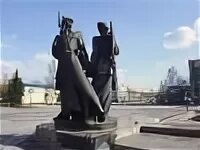 Памятники современники