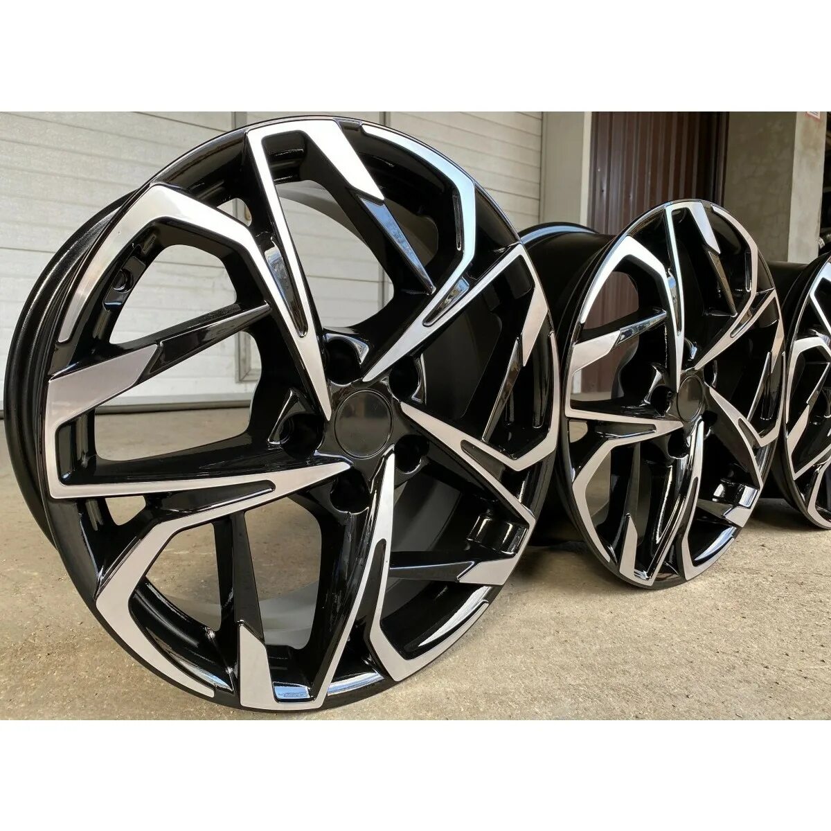 Диски литые khomen. Khomen wheels 7x17/5x114,3 et48,5 d67,1 khw1716 (sportage) black-fp. khomen wheels 1716 black-fp 7/17 5/114,3. литые диски khomen khw1410. khomen wheels 1716 black-fp.