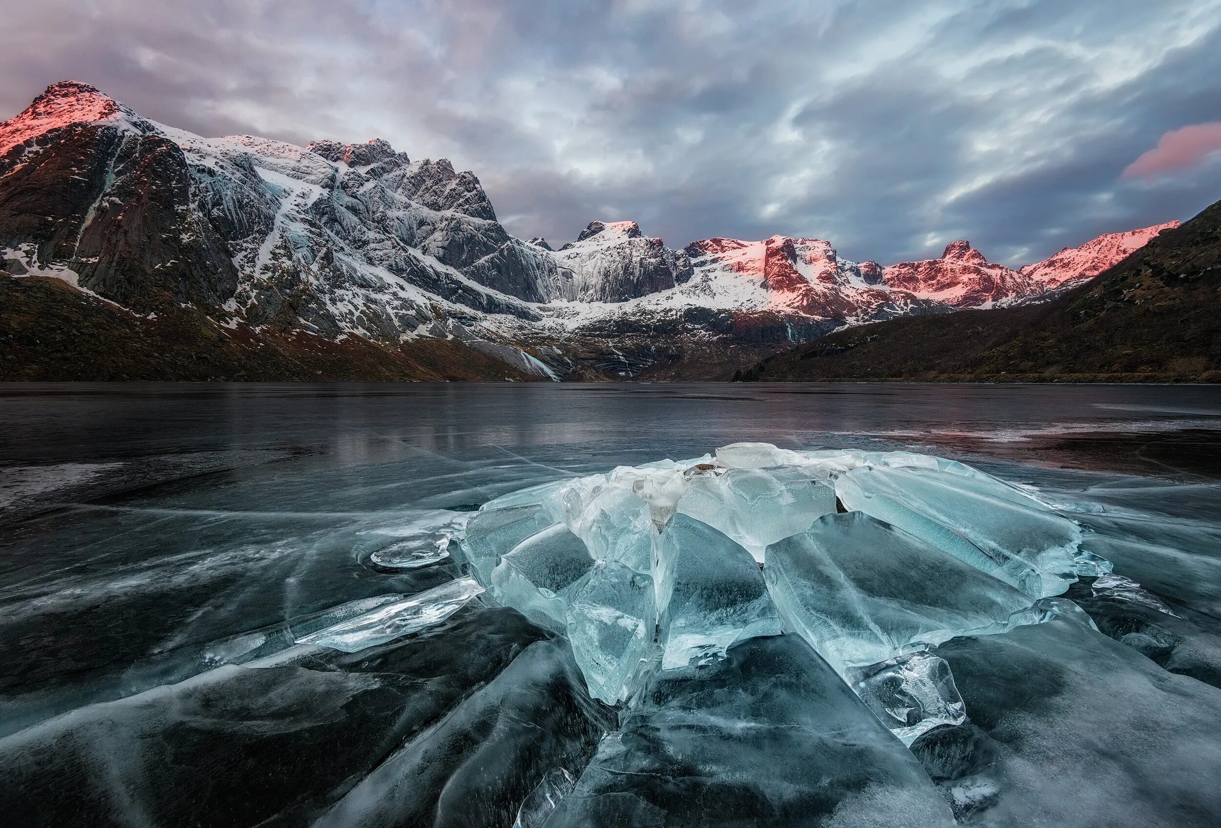 500px app. Картинка 500px. Логотип 222px 55px. Горы скала снег. 500px logo.