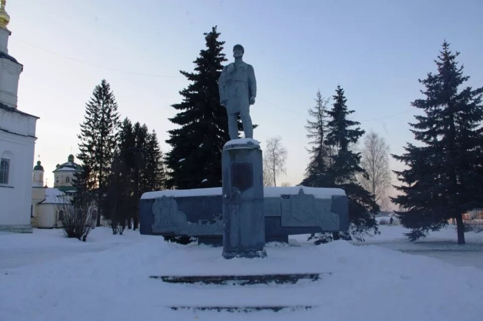 Памятник семену дежневу. Великий устюг памятник дежневу. памятник семёну дежнёву в великом устюге.