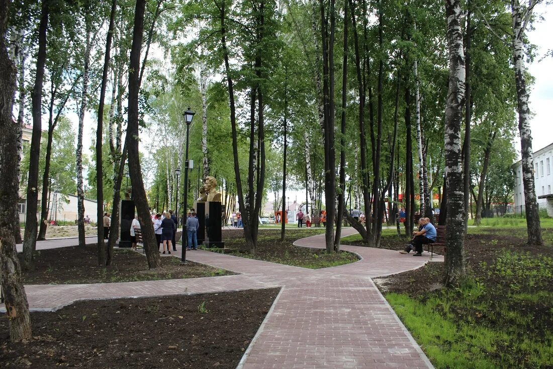 Детский парк реж свердловская область. Парк победы орел открытие. Парк победы орел. Открытие гор парка. Парк болохово скульптуры.
