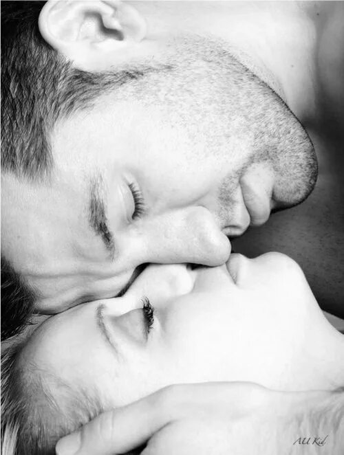 Поцелуй нежности любви. Нежный поцелуй. В нежных объятьях. Нежные объятия и поцелуи. Нежная любовь.