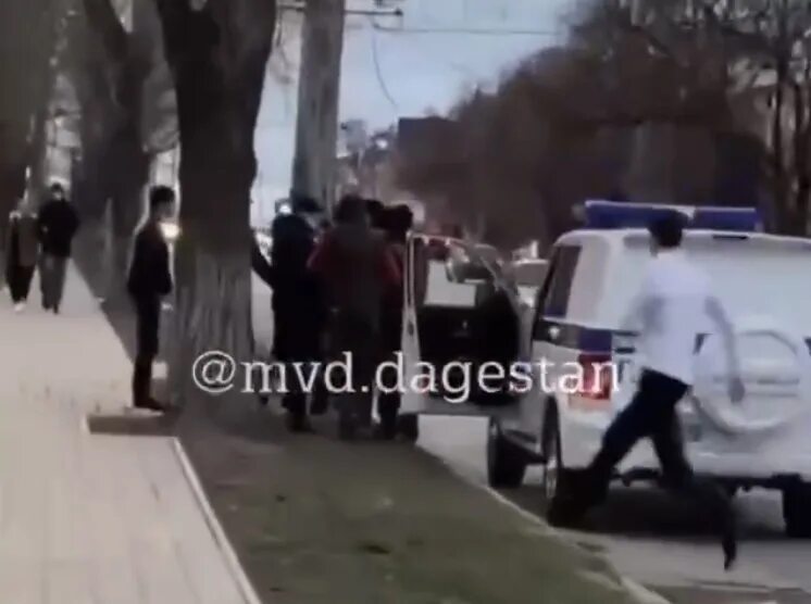 Недисциплинированный пассажир картинка. Подробности инцидента. Предметы в тц. Похищение детей на улице. Казань 175 школа трагедия.