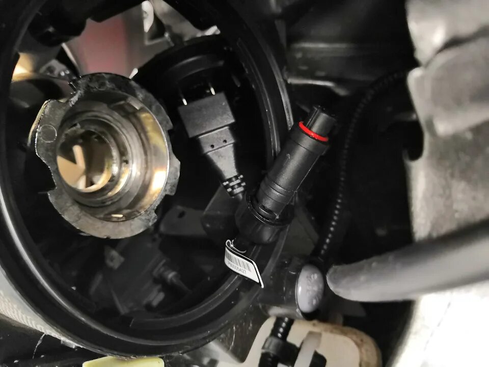 Кия церато 2008 ламп ближнего. Киа церато 2009 лампы ближнего света. Kia cerato 2 габариты лампочки. Киа церато лампы ближнего света. Как поменять лампочку на церато.