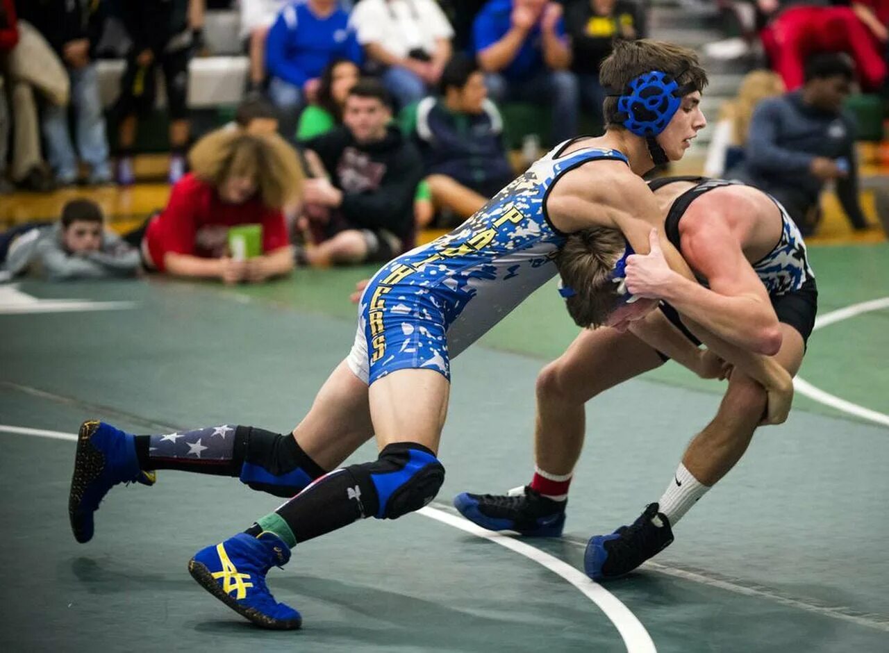 Борцовская спортива рестлинг тим. High school wrestlers. Школа реслинга. Мальчики реслинг. Схоластическая борьба фото.
