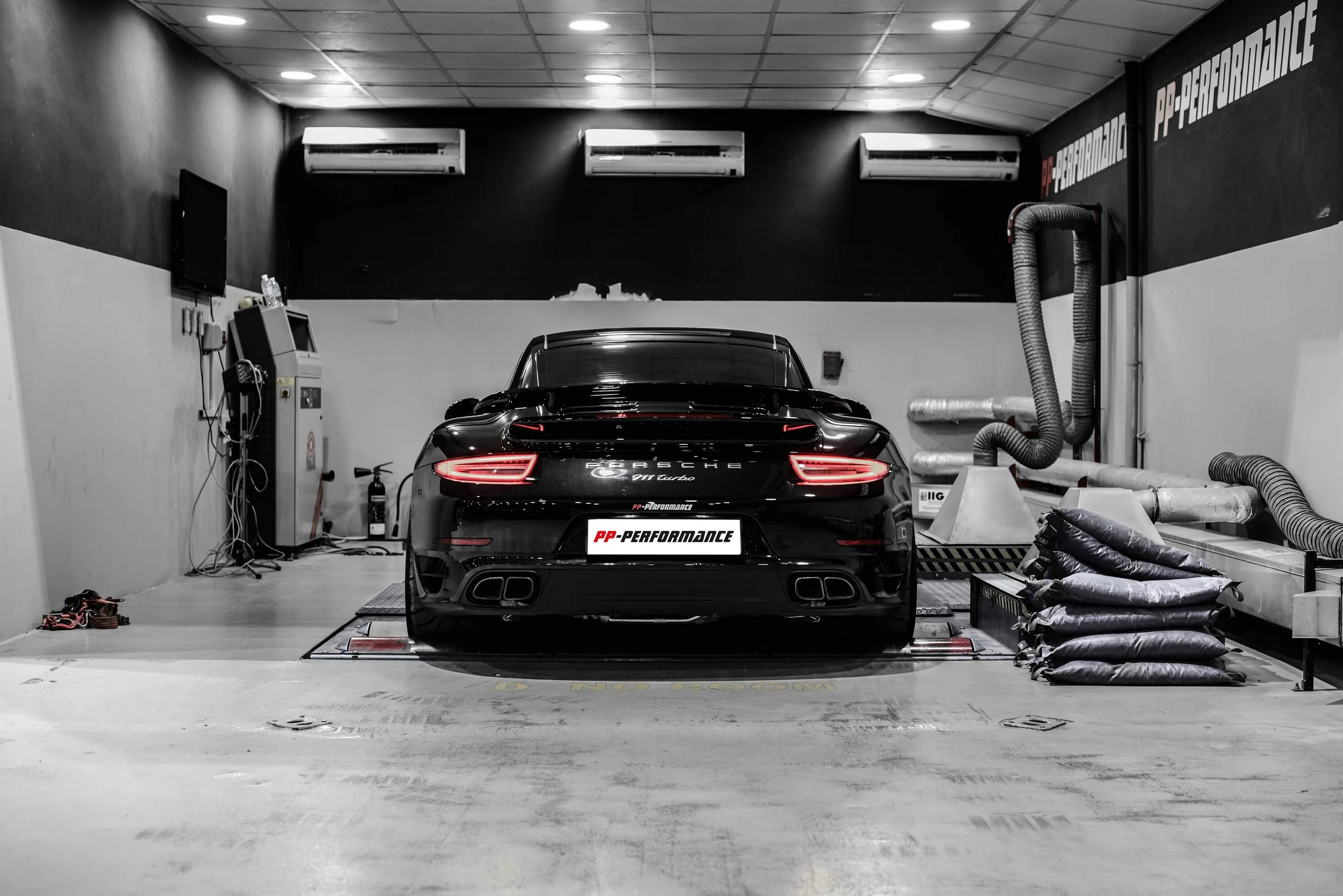 Default performance tuning. Porsche performance. порше е перфоманс. тюнинг ателье. ателье автотюнинга.