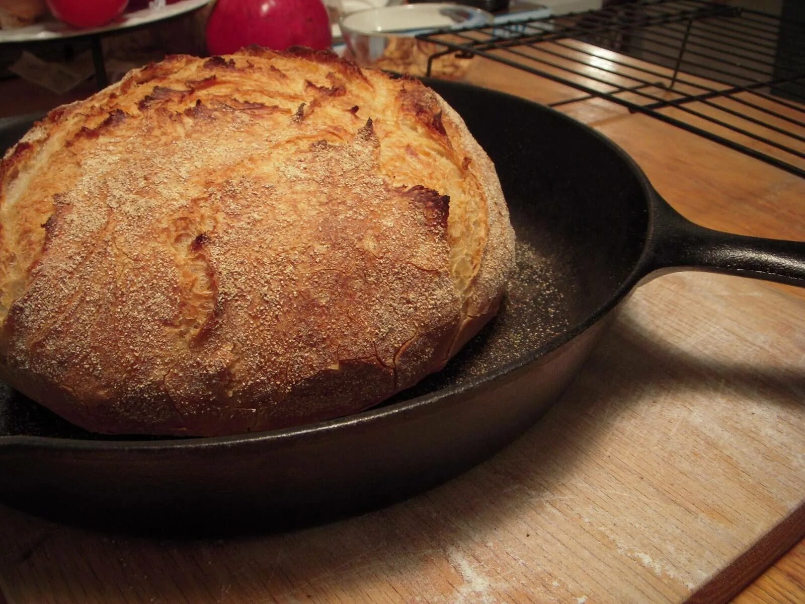 Хлеб в духовке быстро и просто. Хлеб в духовке. Выпечка хлеба в духовке. Домашний хлеб. Хлеб в печи.