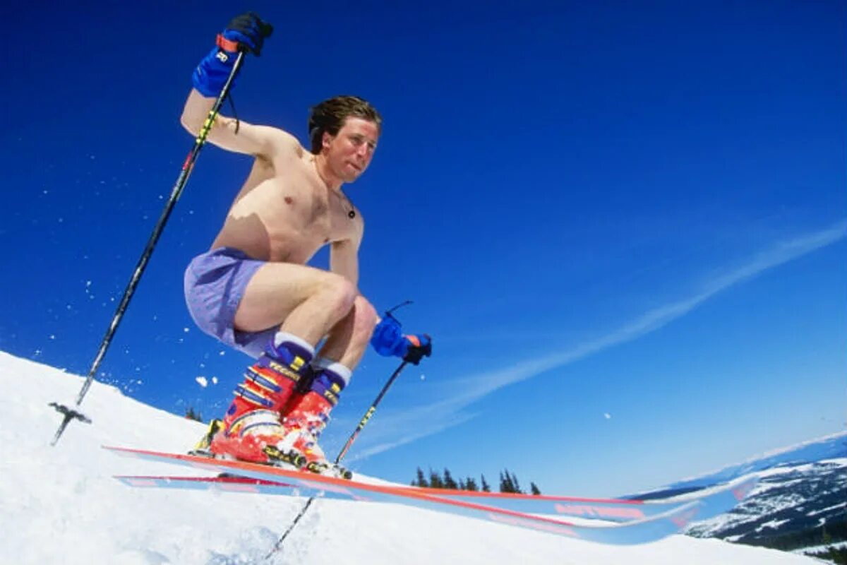 Круглые лыжи и сноуборд. Зимние виды спорта топлесс. Канада лыжи и сноубординг.