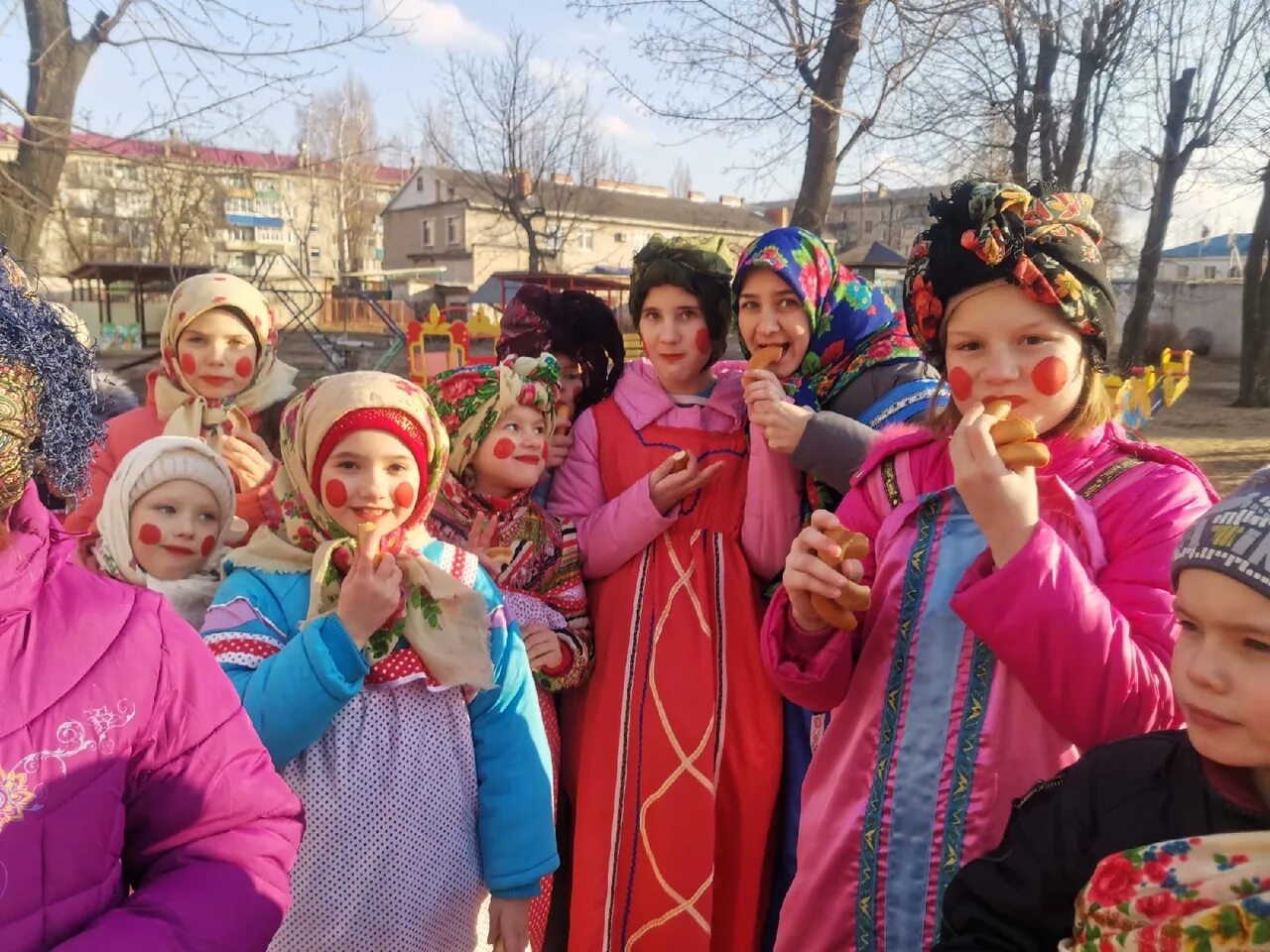 Весело отметили масленицу. Масленица. Масленица в Воронеже. Масленица в Воронежской губернии. Веселые игры на Масленицу.