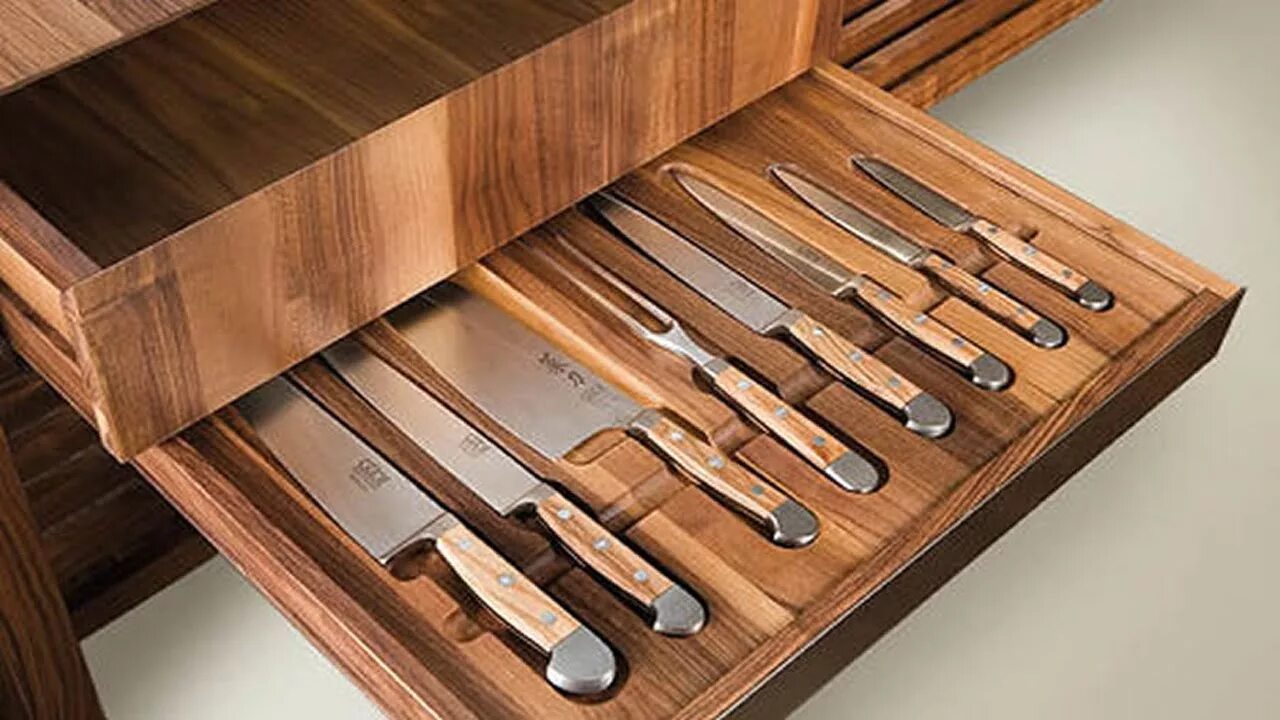 Кухонная утварь из дерева. Деревянные аксессуары для кухни. Ящик для хранения ножей. Кухонные принадлежности из дерева.