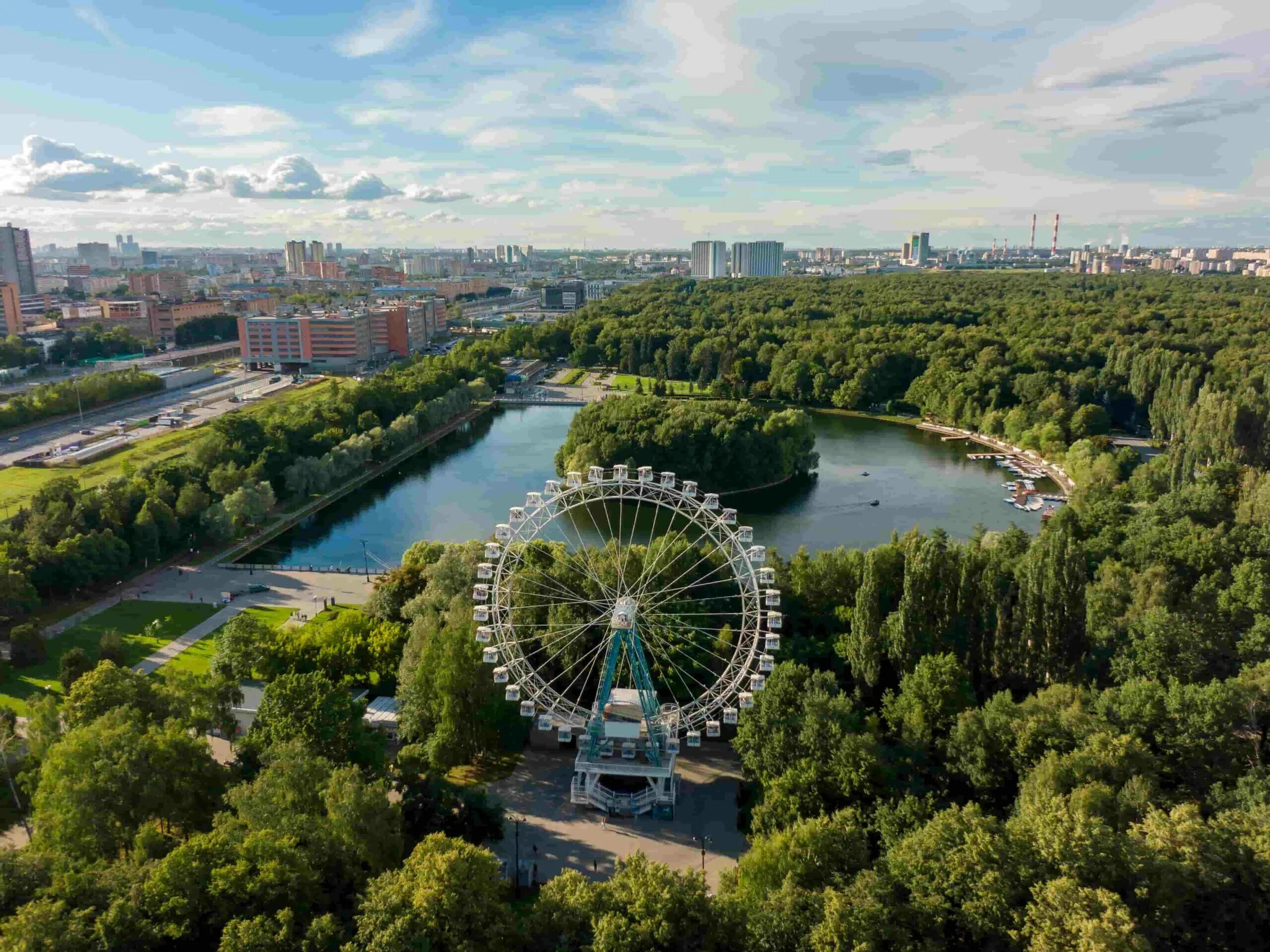 Измайловский парк московский просп 2 москва фото. Измайловский парк колесо обозрения 2023. Сокольники (район Москвы). Измайловский парк Москва. Москва район Измайловский парк.