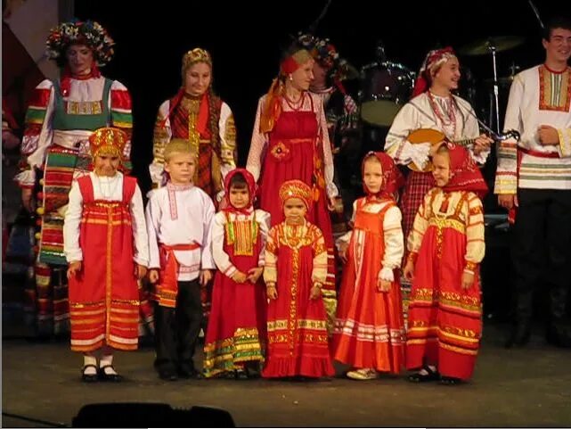 Худрук кристалл балалайка. Группа кристалл-балалайка музыкальные коллективы саратова. Группа кристалл-балалайка музыкальные коллективы саратова. Кристалл-балалайка фолк-группа. Кристалл балалайка.