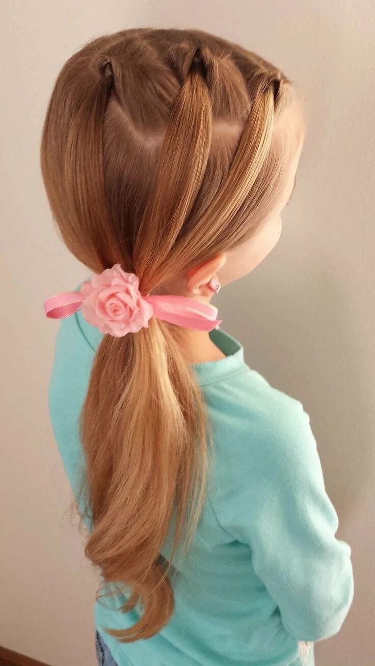 Красивые прически для детей. Причёски для девочек на длинные волосы. Красивые хвостики для девочек. Причёска для девочки на средние волосы повседневная. Прически с хвостиками для девочек.