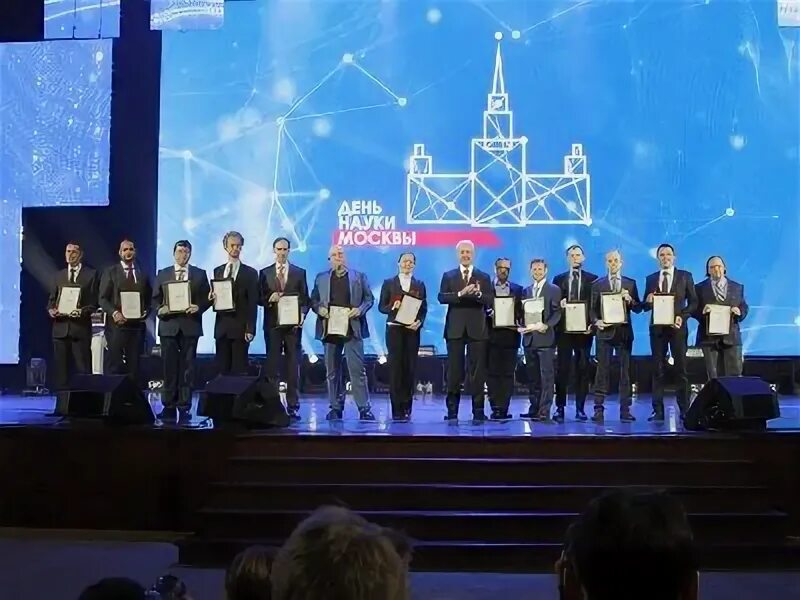 Премия москвы ученым. Церемония награждения ученых. премия молодым ученым. премия москвы. награждение молодых специалистов.