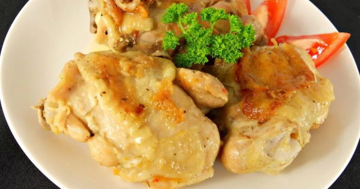 Как вкусно приготовить курицу в мультиварке. Курица в мультиварке. куриные бедра в мультиварке. куриные бедрышки в мультиварке. блюда из филе бедра курицы.