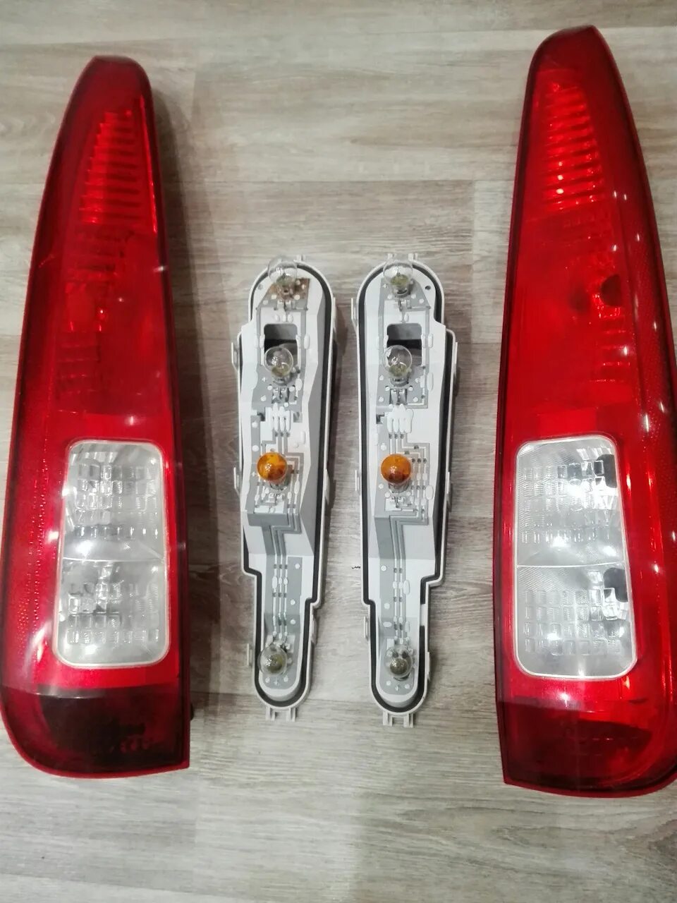 Доп фара заднего хода - Ford Fusion, 1,6 л, 2005 года электроника DRIVE2