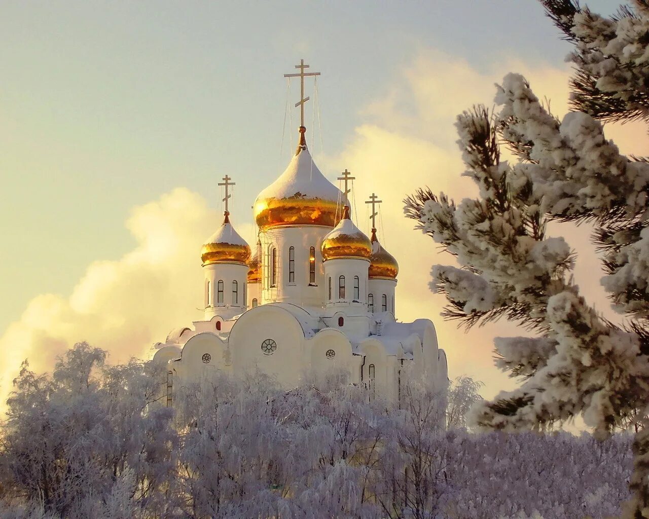 Православная церковь телефон. Зима Русь храм Православие. Зимний храм. С праздником крещения. Церковь зимой.