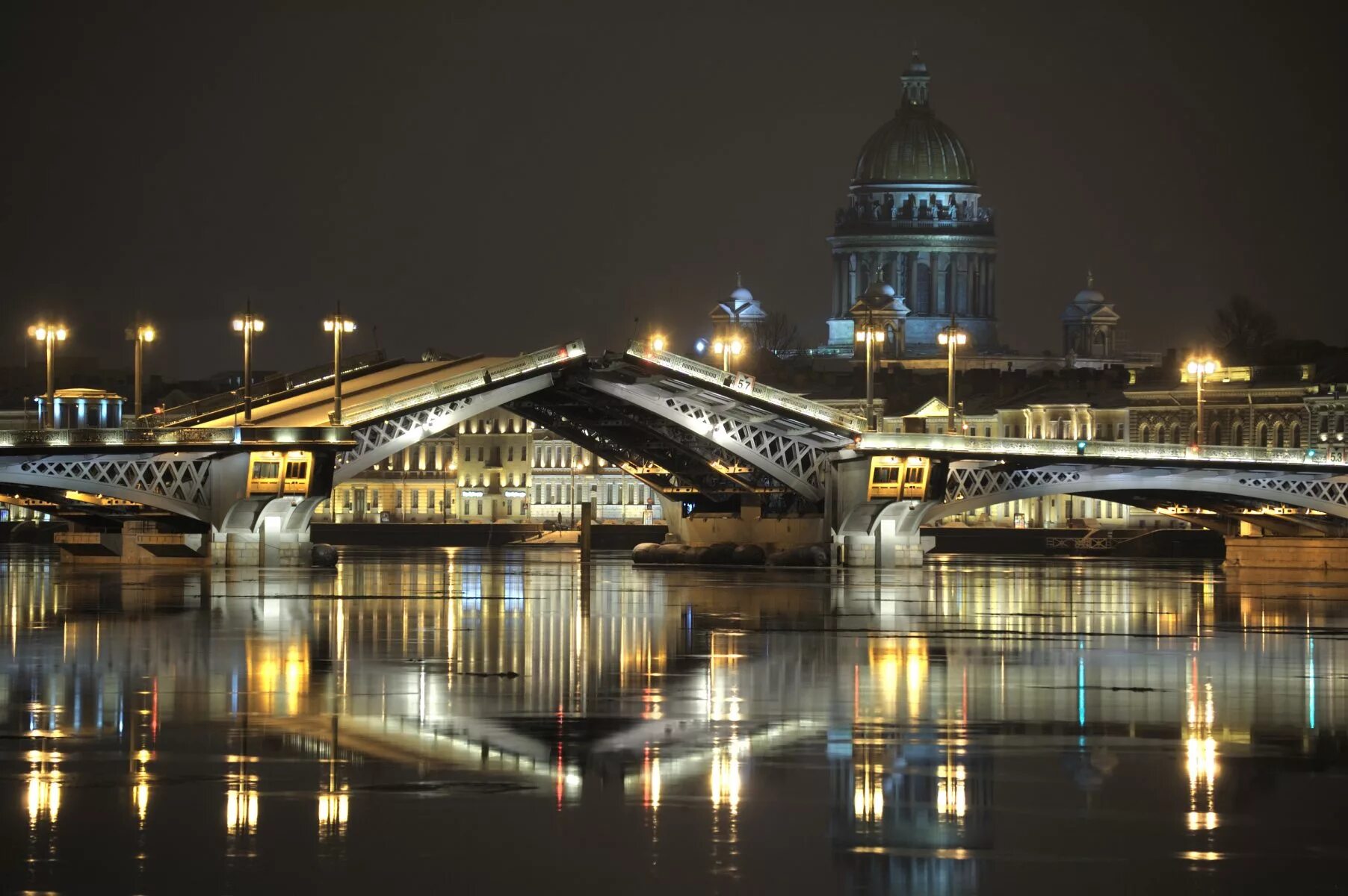 Самый красивый мост петербурга. Дворцовый мост в Санкт-Петербурге. Благовещенский мост Исаакиевский. Мост Ломоносова в Санкт-Петербурге.