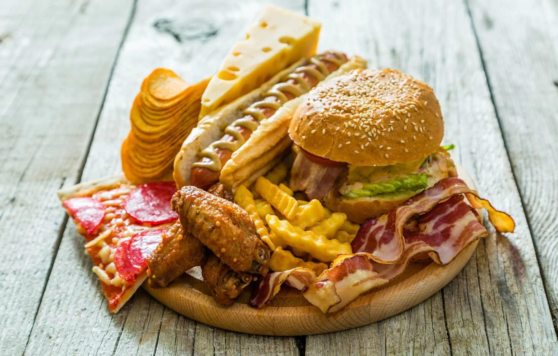 Фас фуд. Fast-food — фаст-фуд, cheeseburger — чизбургер, hot-dog — хот-дог. вредная еда. вредная еда фаст фуд. самая вкусная еда.